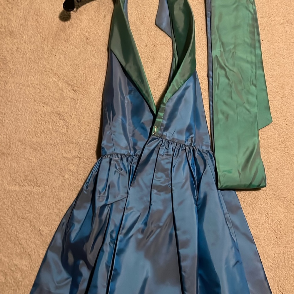 Moda open back dress